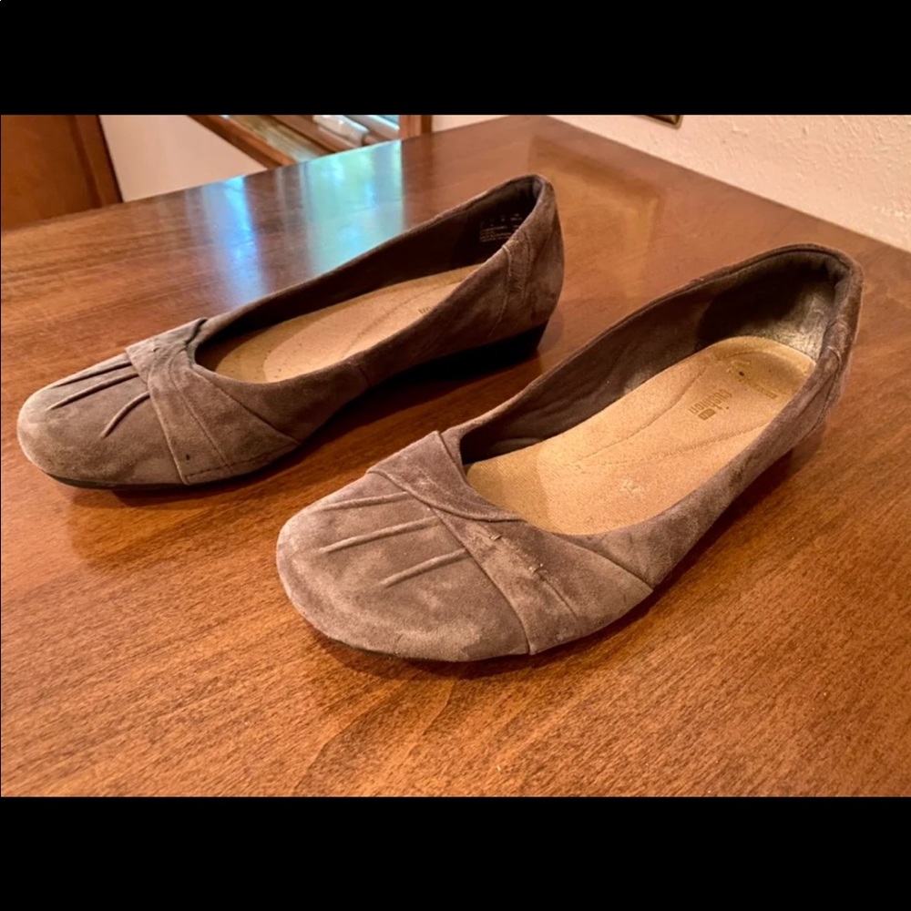 Brown flats in good condition size 8